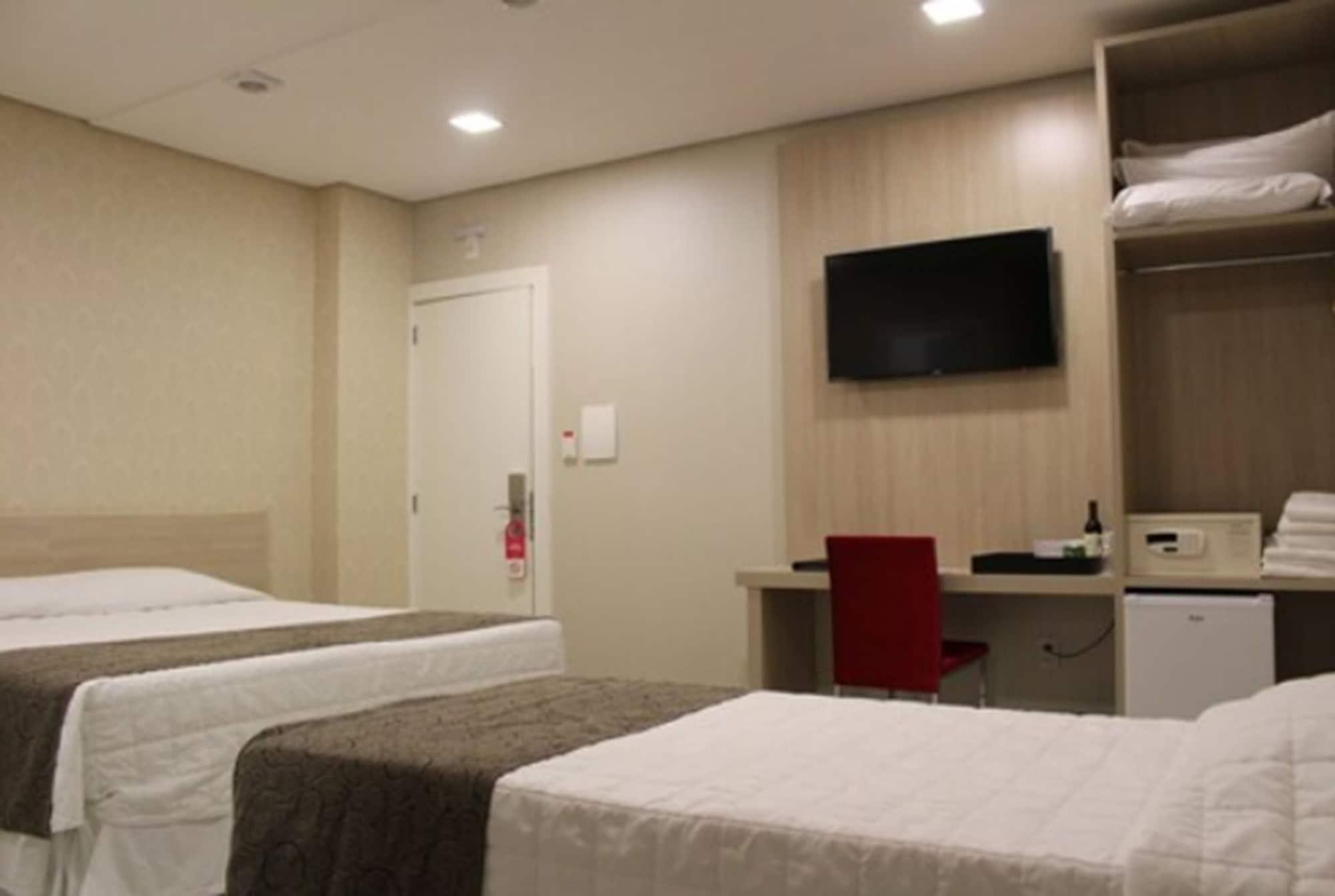 Holiday & Business Hotel - Em Frente Ao Centro De Eventos E Arena Conda Chapecó Dış mekan fotoğraf