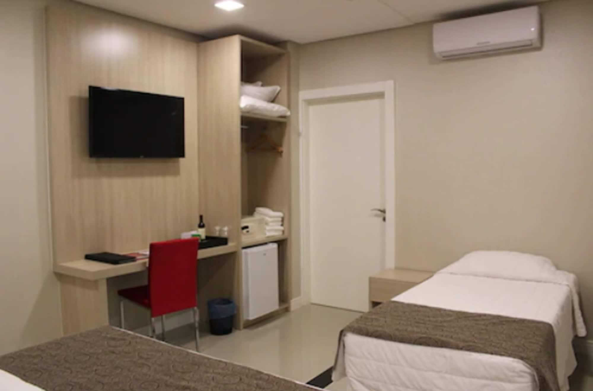 Holiday & Business Hotel - Em Frente Ao Centro De Eventos E Arena Conda Chapecó Dış mekan fotoğraf