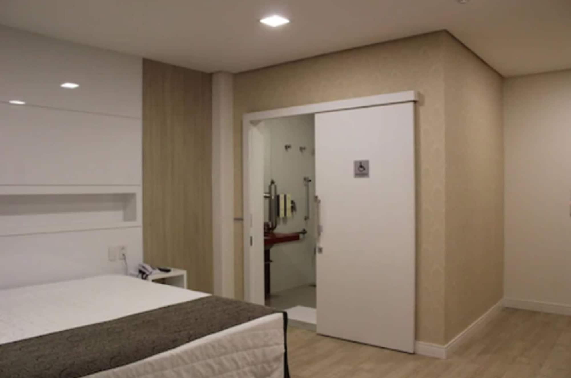 Holiday & Business Hotel - Em Frente Ao Centro De Eventos E Arena Conda Chapecó Dış mekan fotoğraf