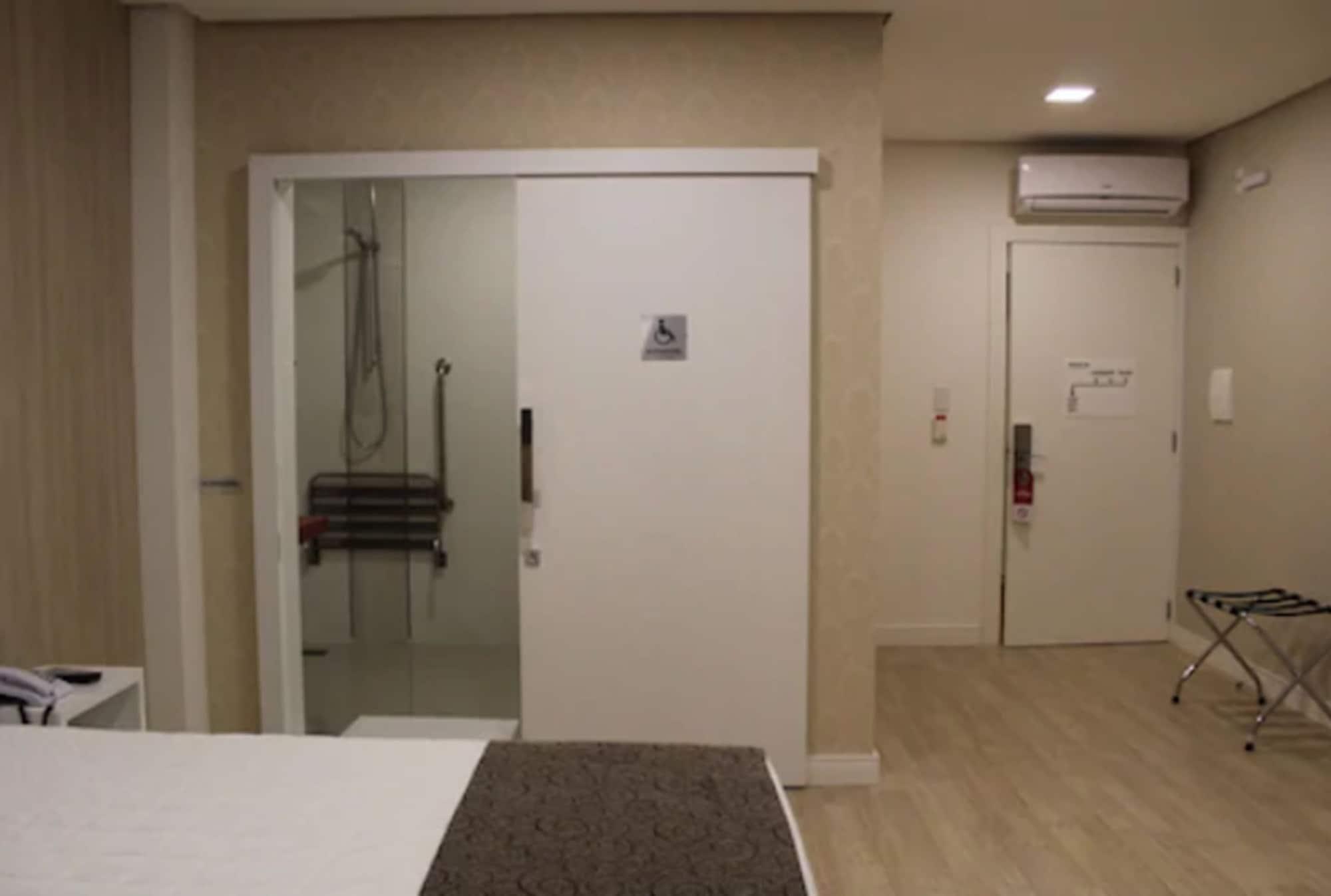 Holiday & Business Hotel - Em Frente Ao Centro De Eventos E Arena Conda Chapecó Dış mekan fotoğraf