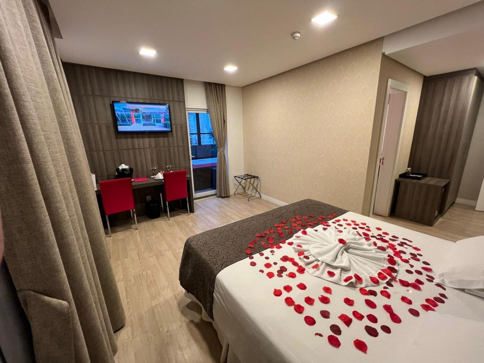 Holiday & Business Hotel - Em Frente Ao Centro De Eventos E Arena Conda Chapecó Dış mekan fotoğraf